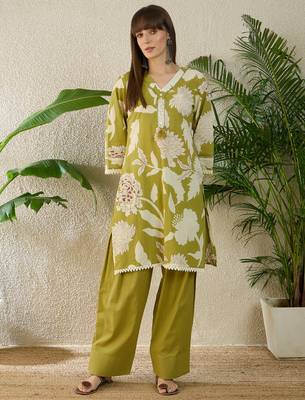 Green cotton straight kurta with palazzos 4