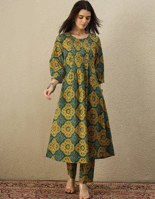Green cotton a-line kurta with trousers 4