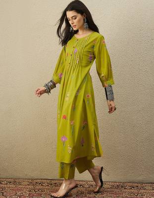 Green cotton a-line kurta with trousers 3