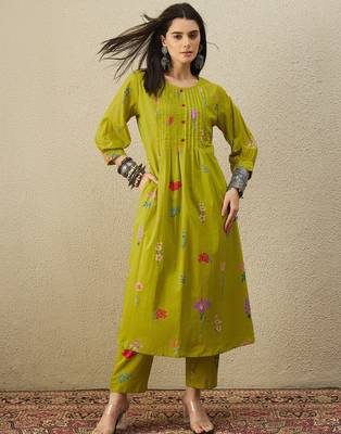 Green cotton a-line kurta with trousers 4