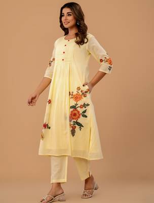Off white cotton a-line kurta with trousers 3