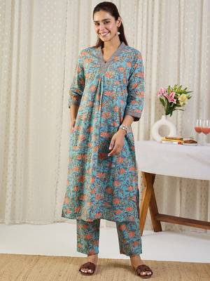 Blue cotton a-line kurta with trousers 4