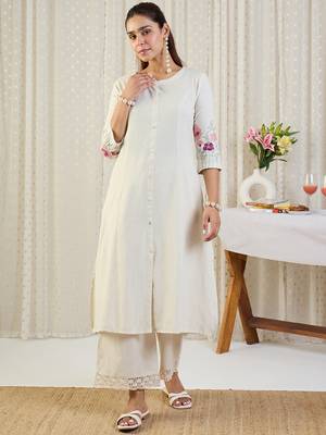 White cotton-blend a-line kurta with palazzos 3