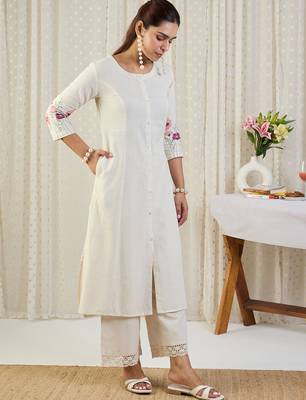 White cotton-blend a-line kurta with palazzos 4