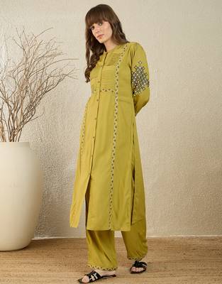 Green rayon straight kurta with trousers 3