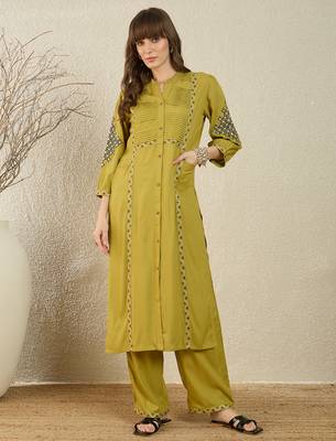 Green rayon straight kurta with trousers 4