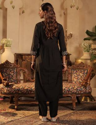 Black silk-blend a-line kurta with trousers 2