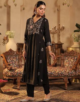 Black silk-blend a-line kurta with trousers 3