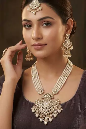 White color long kundan necklace set