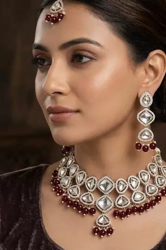 Maroon color kundan necklace set