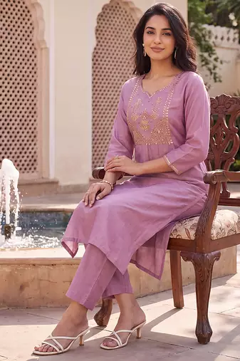 Women's purple silk blend solid embroidered kurta and trouser set | trendy ethnic wear for women