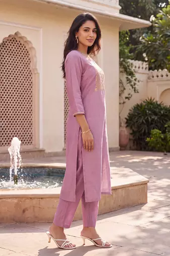 Women's purple silk blend solid embroidered kurta and trouser set | trendy ethnic wear for women