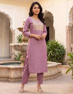 Women's mauve silk blend solid embroidered kurta and trouser set | trendy ethnic wear for women 1