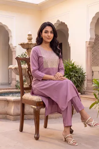 Women's mauve silk blend solid embroidered kurta and trouser set | trendy ethnic wear for women