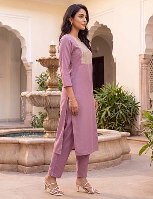 Women's mauve silk blend solid embroidered kurta and trouser set | trendy ethnic wear for women 4