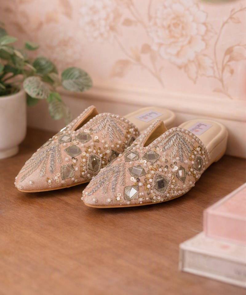 Gold synthetic mojari flats