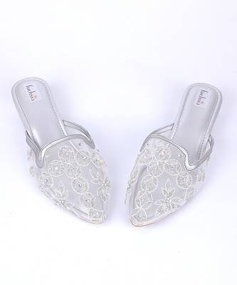 Silver synthetic mojari flats 4