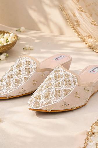Gold synthetic mojari flats