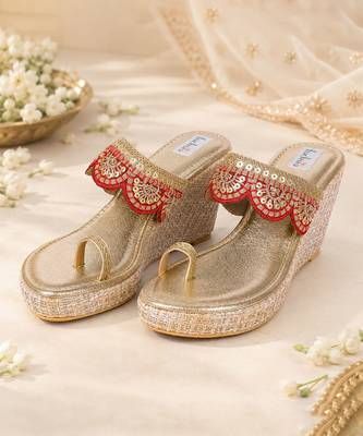 Pink laced kolhapuri heels 1