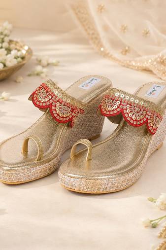 Pink laced kolhapuri heels
