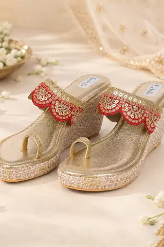 Pink laced kolhapuri heels
