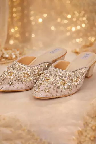 Gold synthetic mojari heels