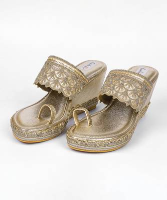 Gold laced kolhapuri heels 1