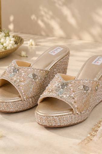Gold synthetic wedges heels