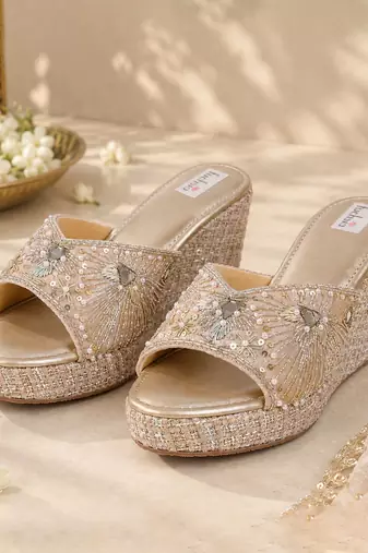 Gold synthetic wedges heels