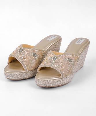 Gold synthetic wedges heels 2