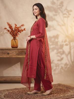 Maroon embroidered silk blend kurta trouser dupatta set 3