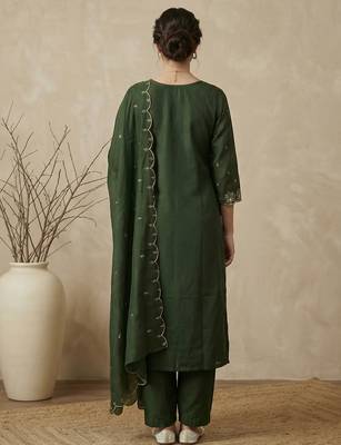 Green embroidered silk blend kurta trouser dupatta set 2