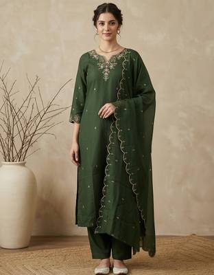 Green embroidered silk blend kurta trouser dupatta set 3