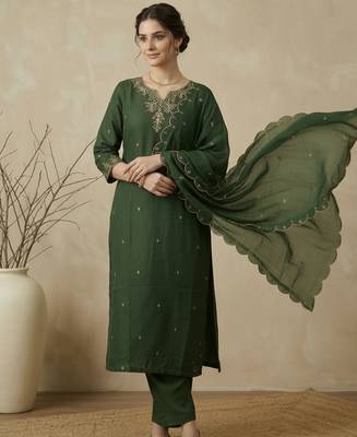 Green embroidered silk blend kurta trouser dupatta set 4