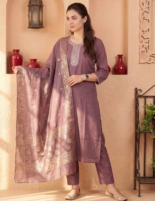 Mauve embroidered silk blend kurta trouser dupatta set 3