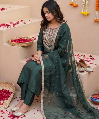 Green embroidered liva kurta trouser dupatta set 1