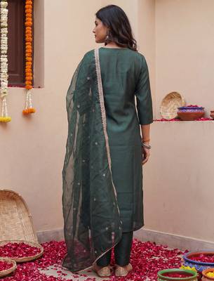 Green embroidered liva kurta trouser dupatta set 2