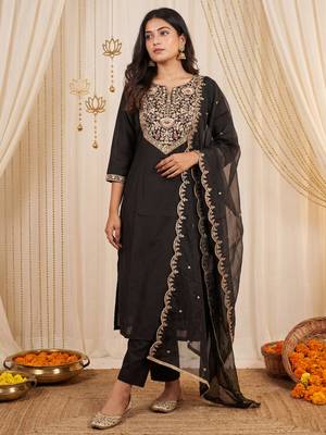 Black embroidered silk blend kurta trouser dupatta set 4