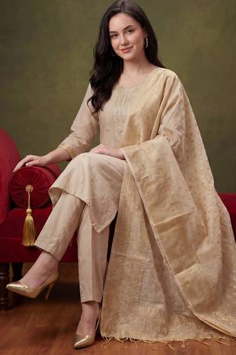 Off white embroidered silk blend kurta trouser dupatta set