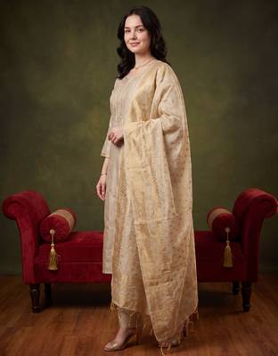 Off white embroidered silk blend kurta trouser dupatta set 4