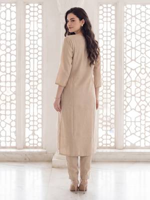 Off white embroidered silk blend kurta trouser dupatta set 2
