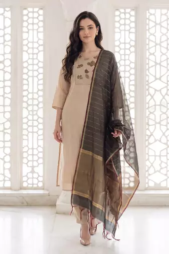 Off white embroidered silk blend kurta trouser dupatta set
