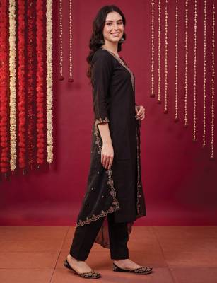 Black embroidered silk blend kurta trouser dupatta set 3