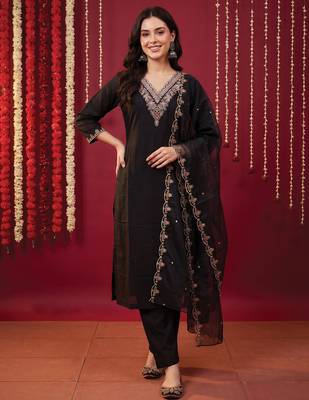 Black embroidered silk blend kurta trouser dupatta set 4