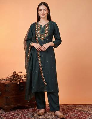 Teal embroidered silk blend kurta trouser dupatta set 4