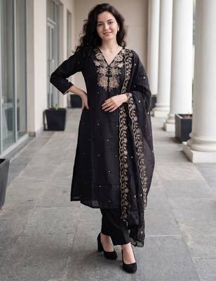 Black embroidered silk blend kurta trouser dupatta set 4