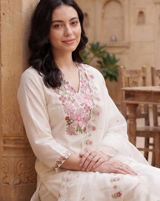 White embroidered silk blend kurta trouser dupatta set 4