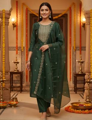 Green embroidered silk blend kurta trouser dupatta set 1