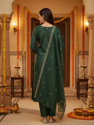 Green embroidered silk blend kurta trouser dupatta set 2