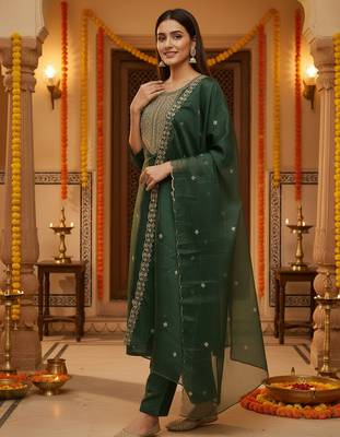 Green embroidered silk blend kurta trouser dupatta set 3